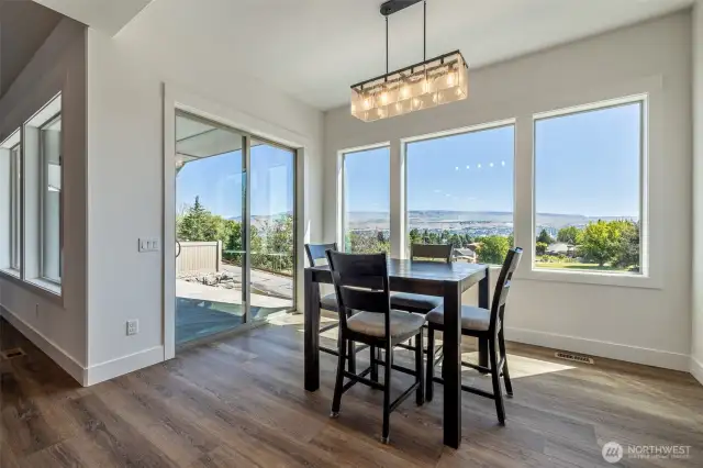 Dining Space - Direct Access to Deck