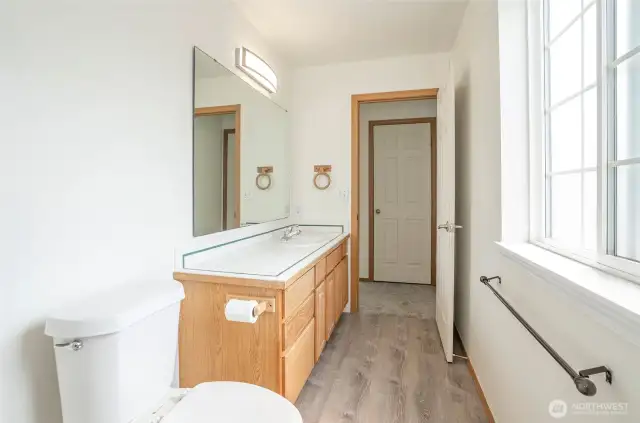 Alternate perspective of guest full bath on main level featuring spacious counters.