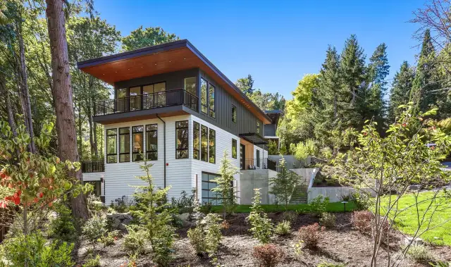 Welcome to 9271 SE 76th St! Newly constructed with great thought and care.