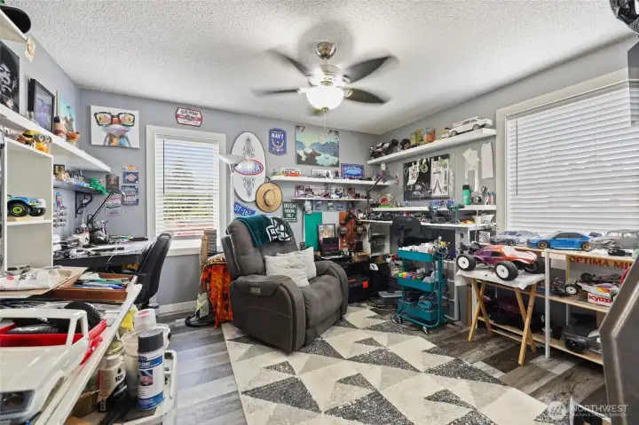 3rd bedroom used as an office/hobby room.