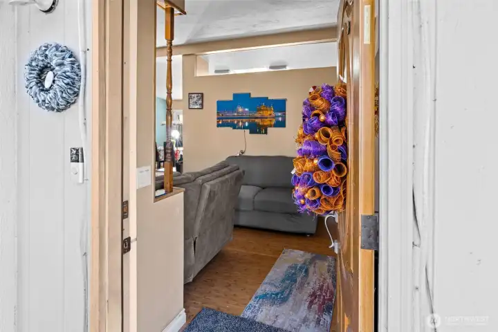 Livingroom Entry