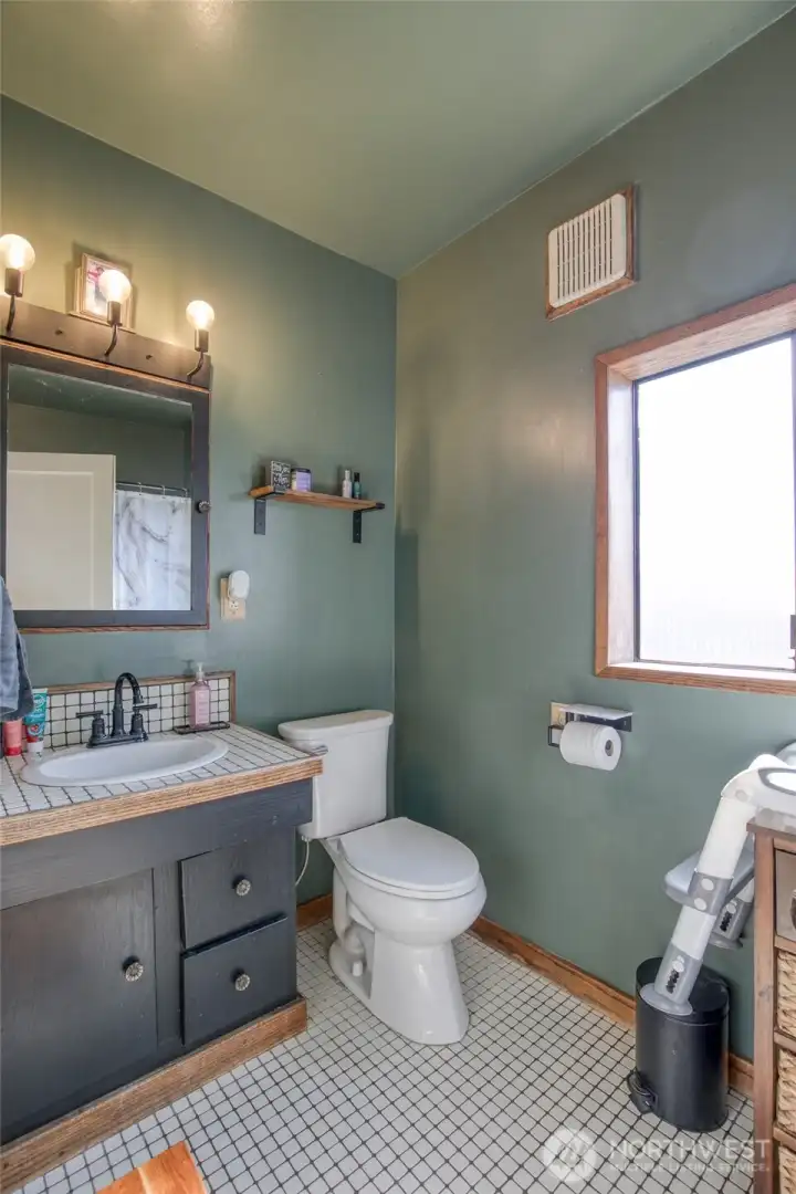 Full bath upstairs