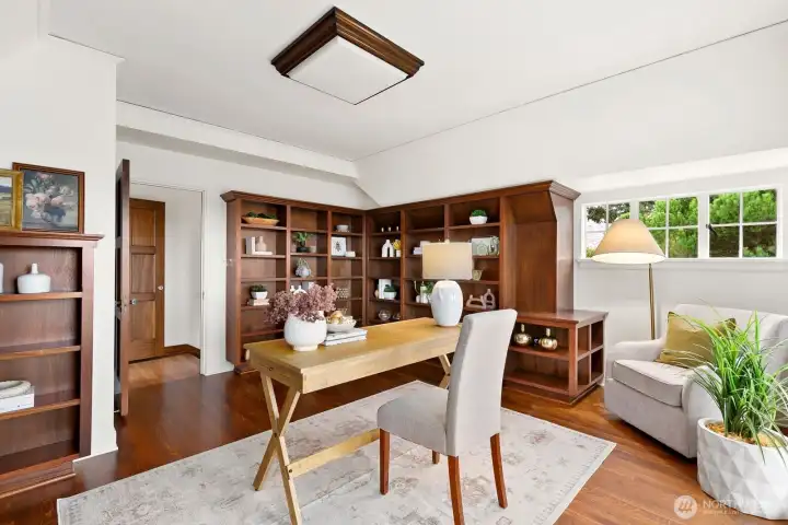 Second floor Office, or 4th bedroom