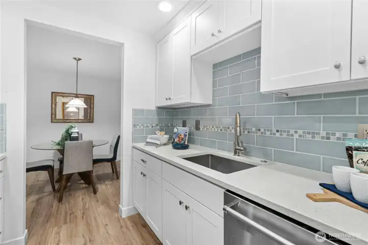 Fully updated kitchen - Floors, Countertops, Cabinets, backsplash, and appliances