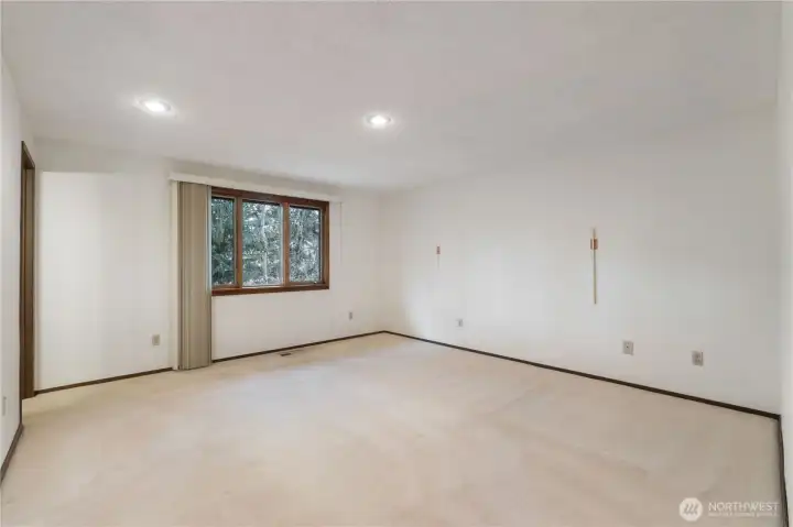 Unstaged Primary Bedroom