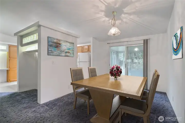 Virtual Staged Photos/ dining room area