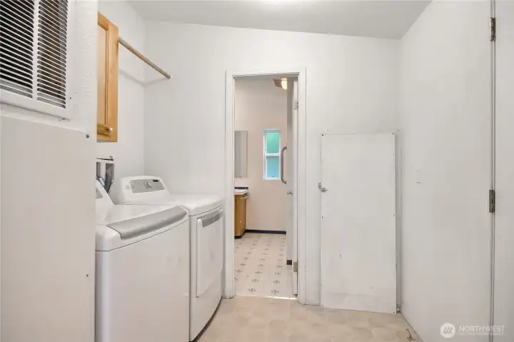 Laundry/ Utility Room/ Primary Bathroom