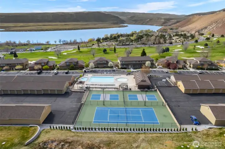 Sport Court, Community Golf Course