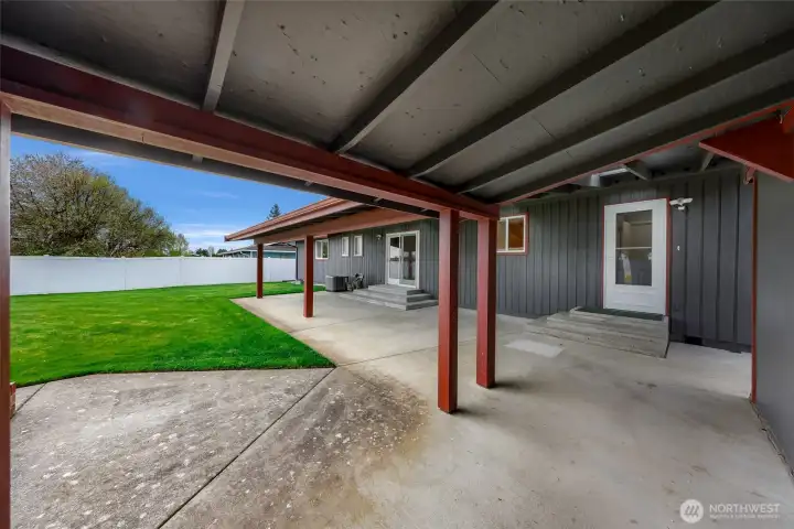 PNW outdoor living at is finest! Something we all dream of during the wetter months and when we need a little reprieve from those warm summer days!