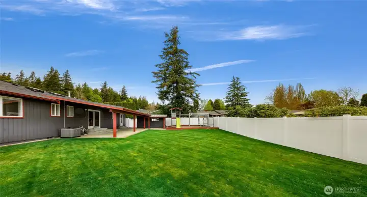 Bright sun filled flat back yard with lots of room for your gardening ideas play time or entertaining