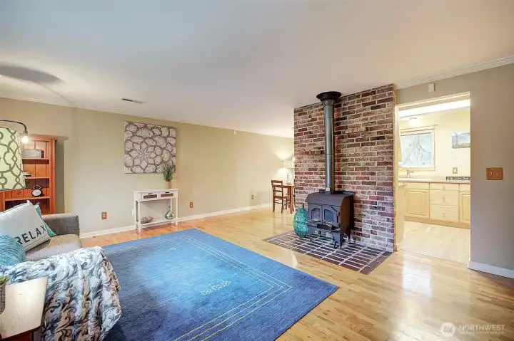 Gleaming hardwoods in the living & dining area