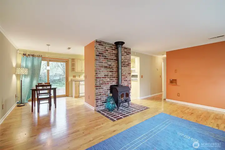 The space flows to the dining area and the kitchen