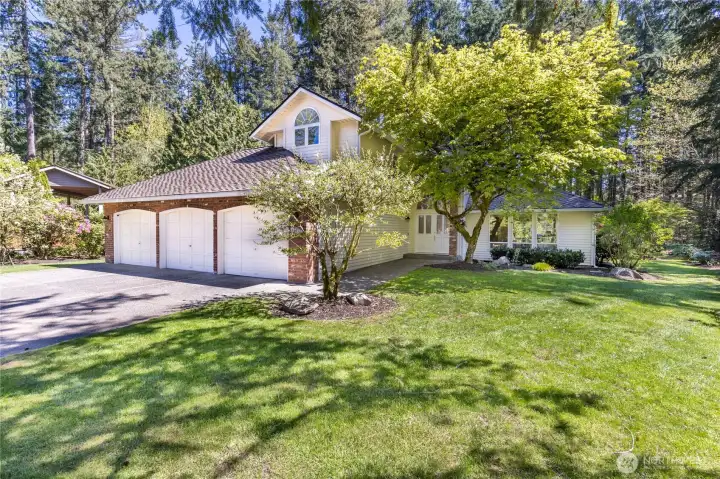 Your own private sanctuary in the beautiful Heather Highlands community. Enjoy unparalleled peace and privacy at the end of a secluded cul-de-sac, surrounded by lush greenery.