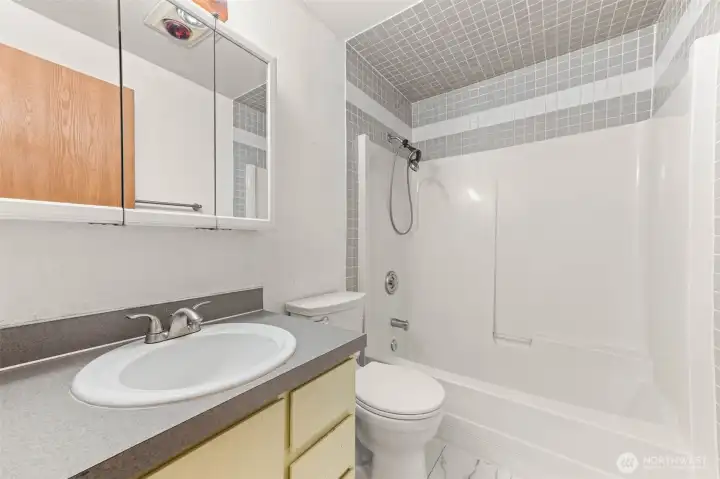 Full bath, between bedrooms 2 & 3