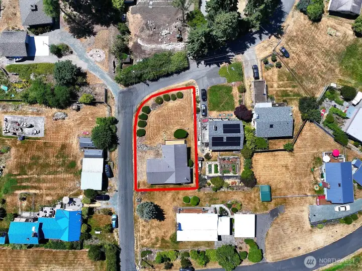 Estimated property lines. Estimated property lines.