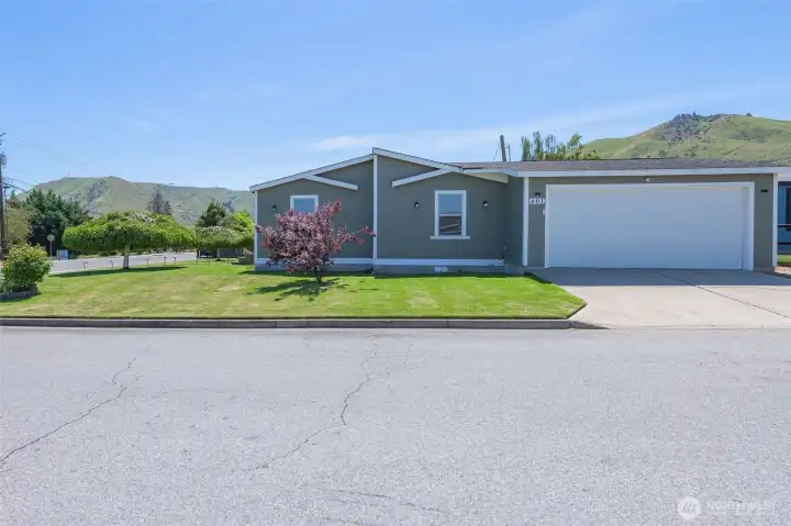 This sweet home is move-in ready!