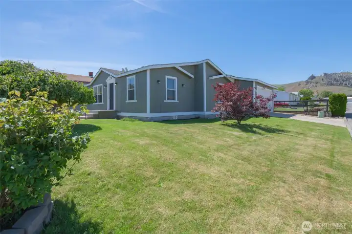 Attractive paint, trim and landscape set this home apart!
