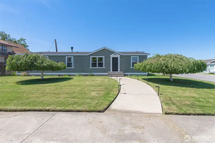 Nothing says this home is welcoming and adorable like a curving sidewalk!
