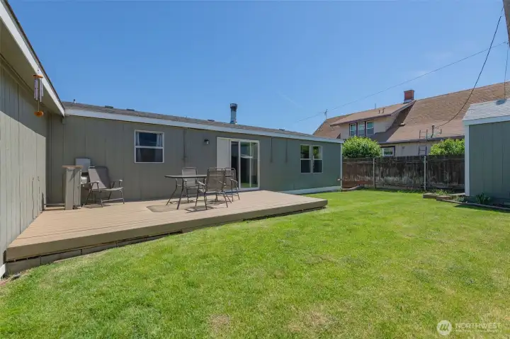 This back yard is just the right size for pets and play, and is really private.. notice the Garden Shed to the right.