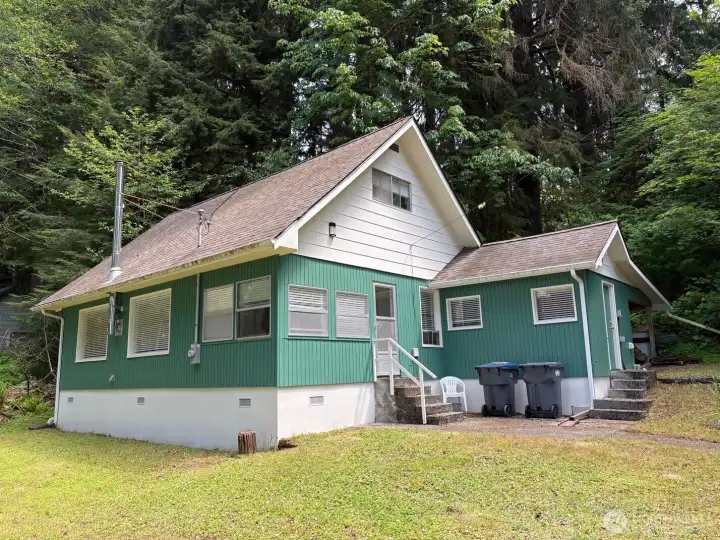 1 1/2 story cabin in Quinault - part of the Forest Service Recreation Residence Program.  Recent exterior paint and new composition roof in 2018.