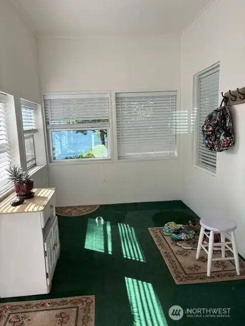 Enclosed entry 'sun' room.