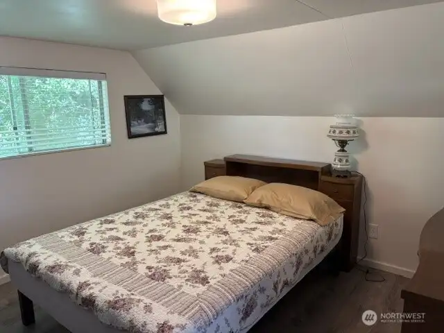 Upstairs 2nd guest area.