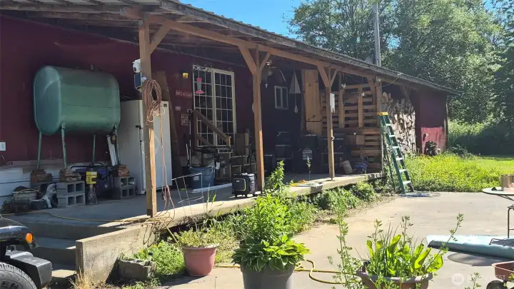 Spacious back porch and patio