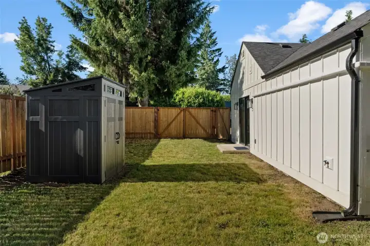 Storage shed and double-gate