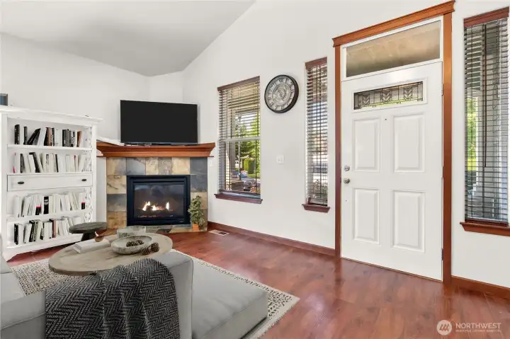 Entry / Living Room with Gas Fireplace (partially digitally staged) Entry / Living Room with Gas Fireplace (partially digitally staged)