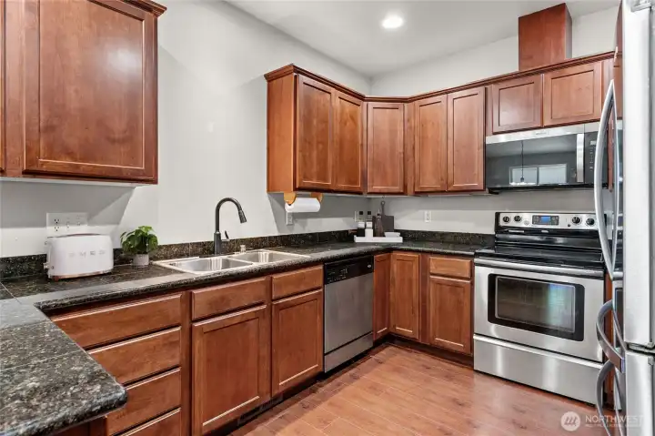 Kitchen with Granite Countertops (partially digitally staged) Kitchen with Granite Countertops (partially digitally staged)