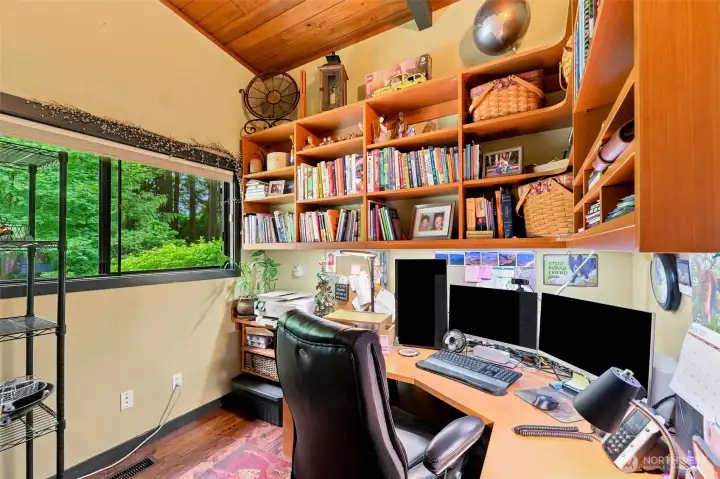 Flexible bedroom space currently styled as an office, offering peaceful views of the surrounding acreage. Flexible bedroom space currently styled as an office, offering peaceful views of the surrounding acreage.