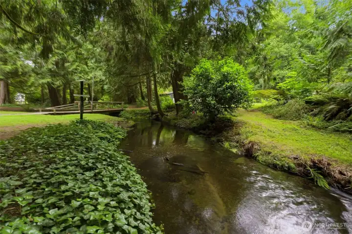 Pure Pacific Northwest serenity, offering a healthy riparian environment and seasonal salmon-spawning. Pure Pacific Northwest serenity, offering a healthy riparian environment and seasonal salmon-spawning.