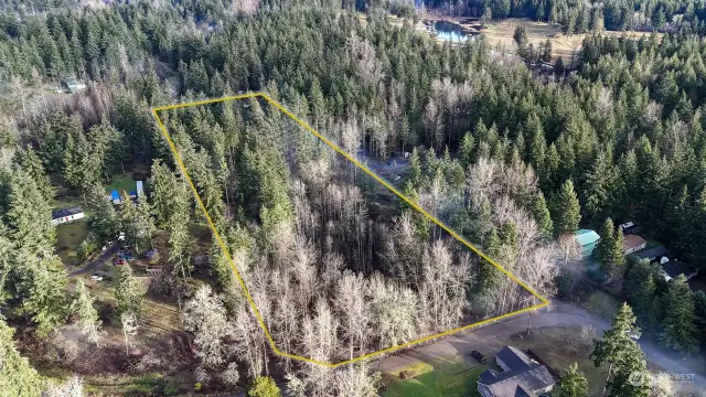 Yellow property lines are approximate. Buyer to verify to their own satisfaction.