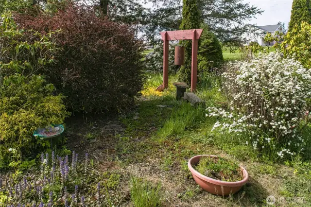 GARDEN ART