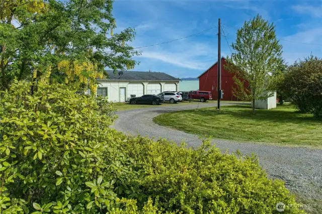 CIRCULAR DRIVEWAY