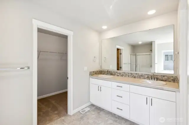 This is a presale home. Photos of the same floorplan in the community. Colors and features will vary.