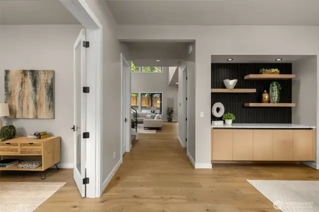Open entry with custom dining niche
