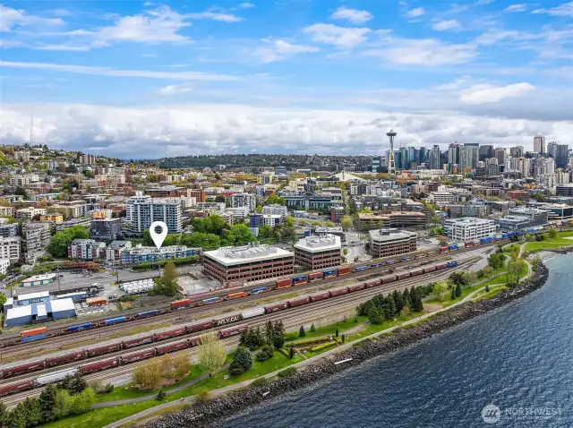Minutes from Elliot Bay, Expedia, Sculpture Park, & a variety of restaurants & shops.