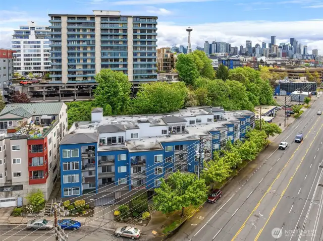 Welcome to this two story condo located in the heart of Lower Queen Anne.
