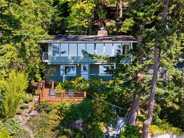 The perfect beach house for weekends, or year-around. Radiant heat system keeps it cozy all year.