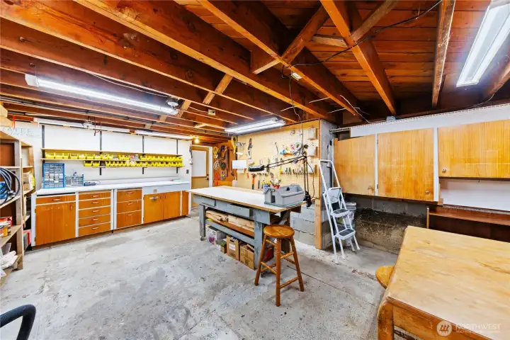 Yes, sirrreeee! A craftsman's workshop with lots of storage, work surfaces and concrete floor.