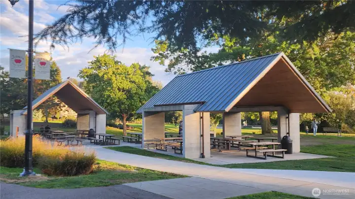 Stoll to Juanita Beach every morning or jump on the trail for a jog.