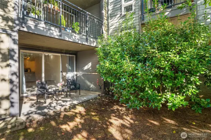 West Facing! Ideal for pet owner.