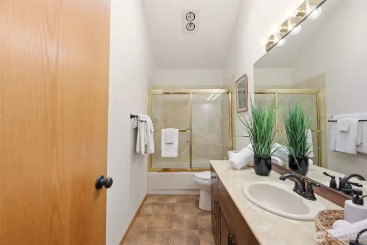 Guest bathroom.