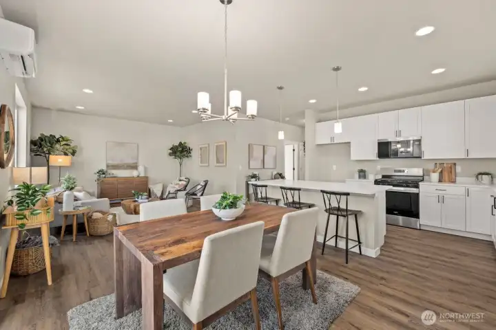 Photographs are for illustrative purposes only. Features, finishes, interior/exterior colors, landscaping and floorplan shown may vary from actual homes built