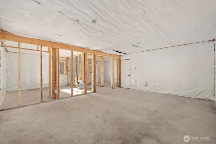 Photographs are for illustrative purposes only. Features, finishes, interior/exterior colors, landscaping and floorplan shown may vary from actual homes built