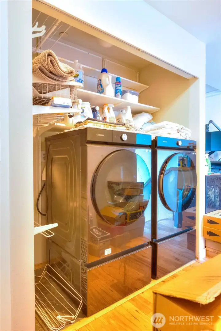 All new high end appliances stay with the home for the new buyer.