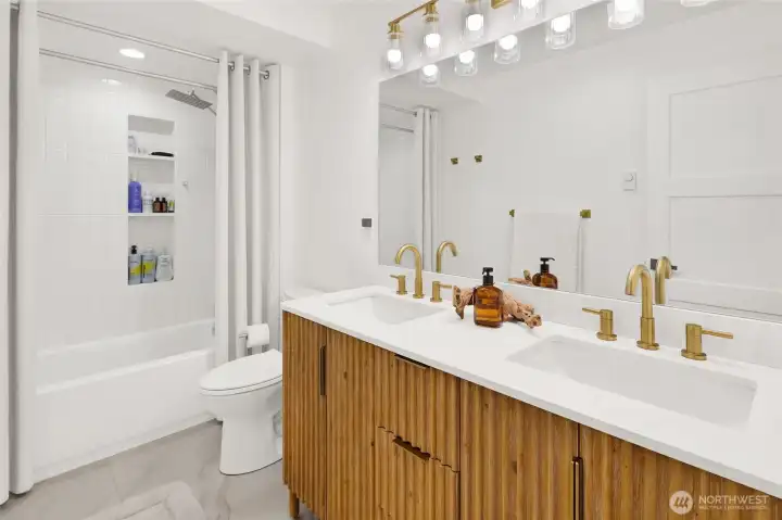 Updated primary bathroom with modem finishes. Clean, refreshed design with attention to details.