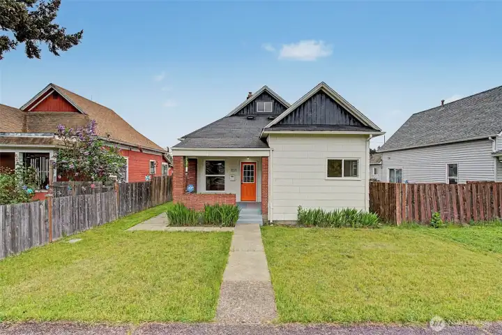 Welcome home to 614 N Pearl St!