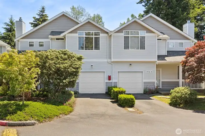 Light & bright townhome!